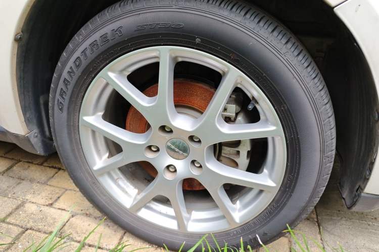 Used Dodge Journey 2013 2.4L Two-Wheel Drive Luxury Version Right Front Wheel Hub