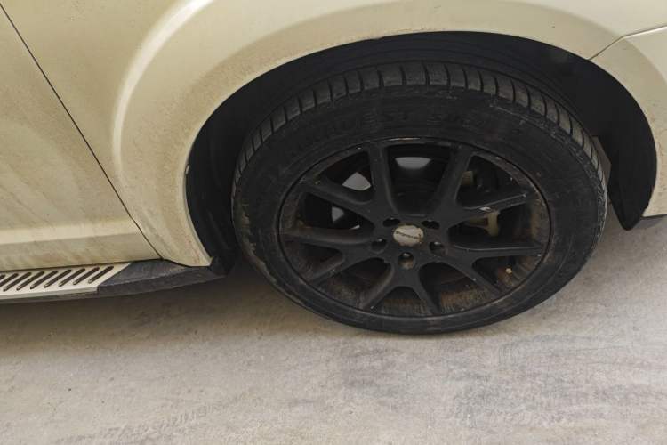 Used Dodge Journey 2013 2.4L Two-Wheel Drive Luxury Version Right Front Wheel Hub