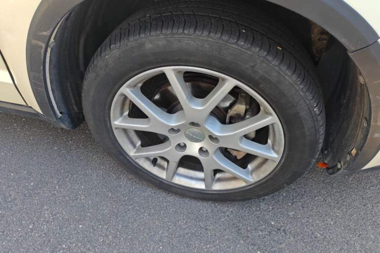 Used Dodge Journey 2013 3.6L Four-Wheel Drive Flagship Edition Right Front Wheel Hub
