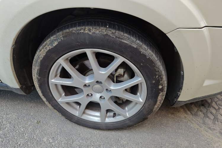 Used Dodge Journey 2013 2.4L Two-Wheel Drive Luxury Version Right Front Wheel Hub