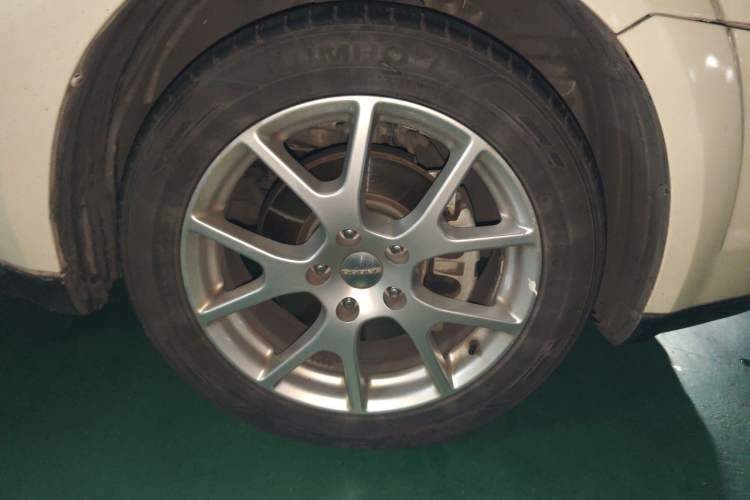 Used Dodge Journey 2013 2.4L Two-Wheel Drive Luxury Version Right Front Wheel Hub