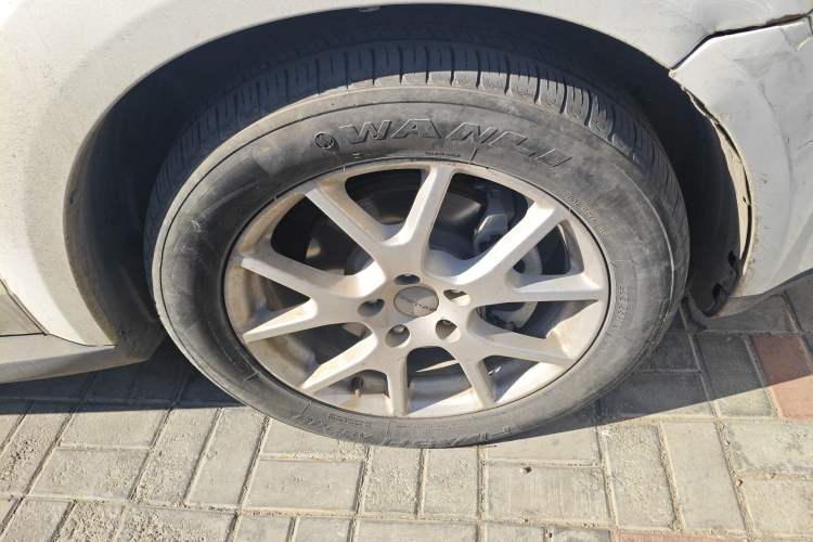Used Dodge Journey 2013 2.4L Two-Wheel Drive Luxury Version Right Front Wheel Hub