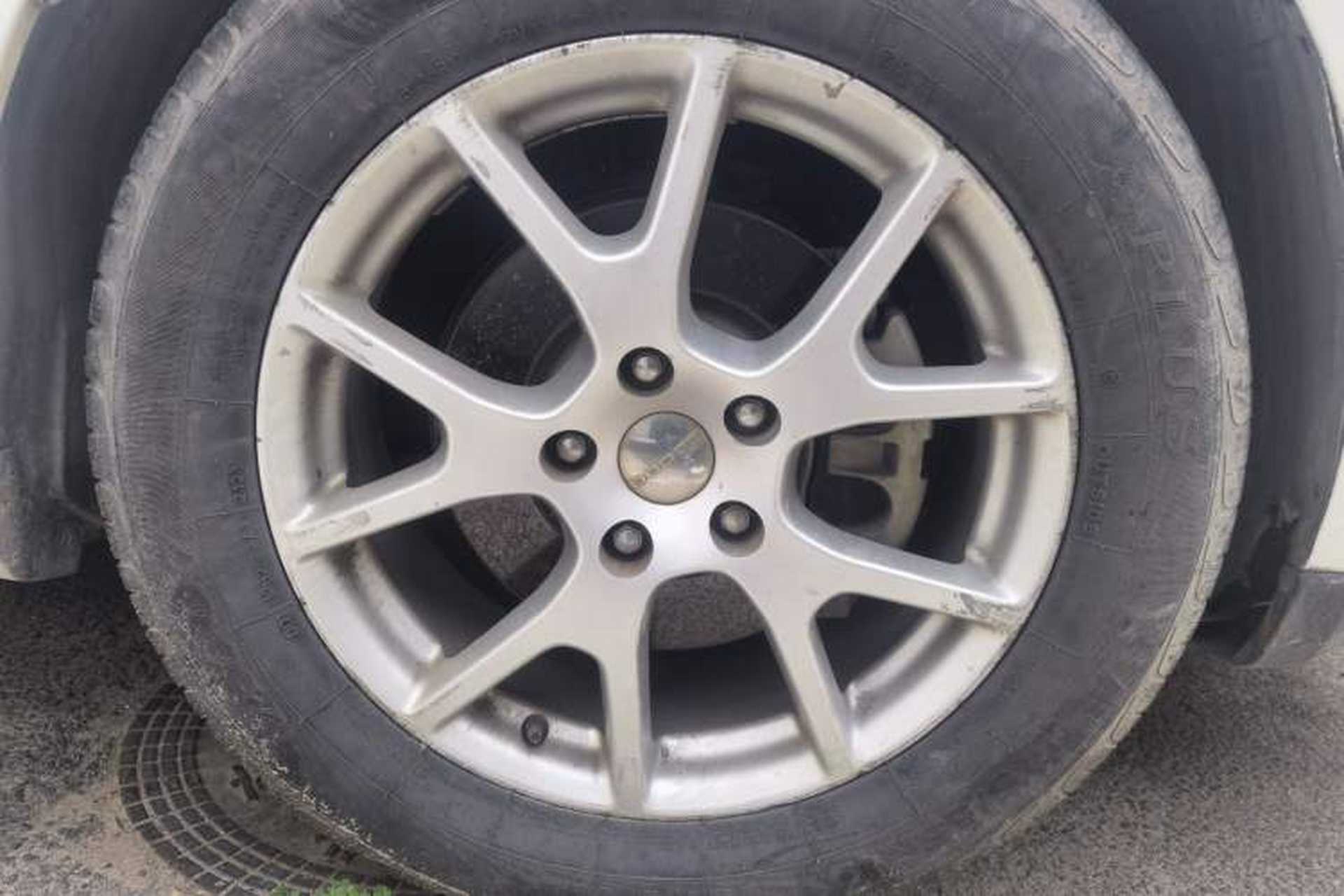 Used Dodge Journey 2013 2.4L Two-Wheel Drive Luxury Version Right Front Wheel Hub