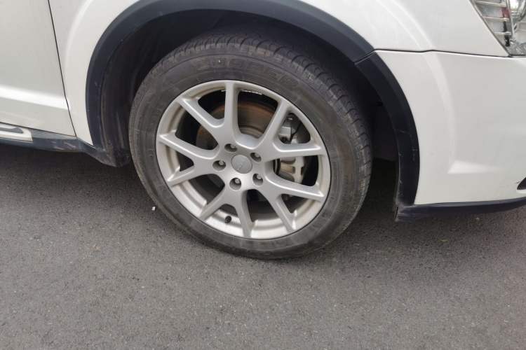 Used Dodge Journey 2013 2.4L Two-Wheel Drive Luxury Version Right Front Wheel Hub