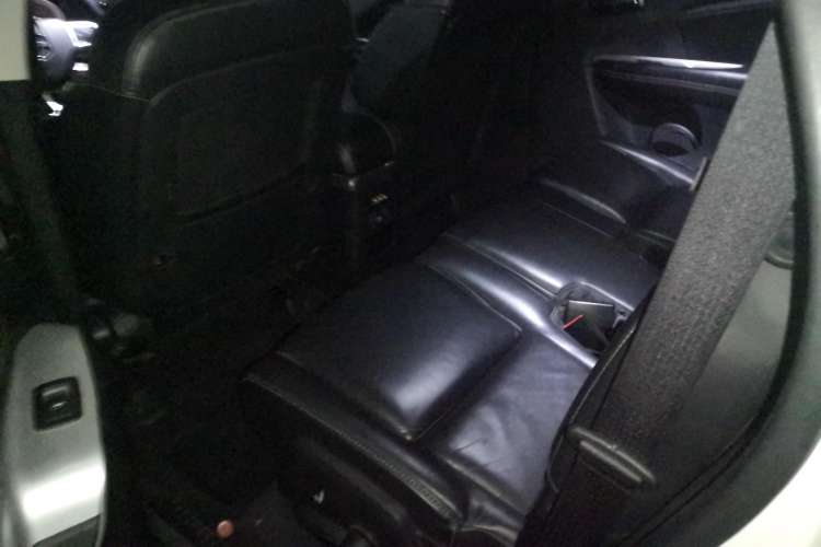 Used Dodge Journey 2013 2.4L Two-Wheel Drive Luxury Version Right Rear Seat