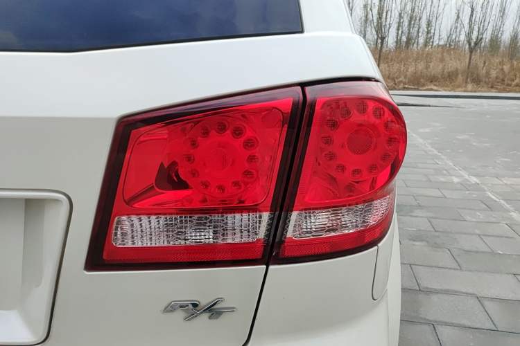 Used Dodge Journey 2013 2.4L Two-Wheel Drive Luxury Version Right Rear Taillight