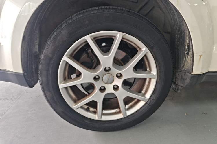Used Dodge Journey 2013 2.4L Two-Wheel Drive Luxury Version Right Rear Wheel Hub