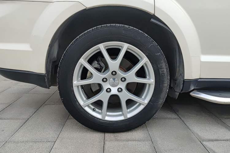 Used Dodge Journey 2013 2.4L Two-Wheel Drive Luxury Version Right Rear Wheel Hub
