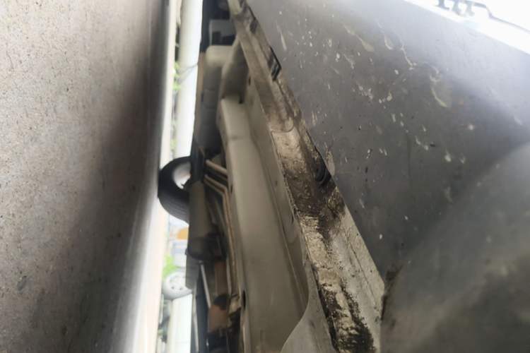 Used Dodge Journey 2013 2.4L Two-Wheel Drive Luxury Version Right Side Sill