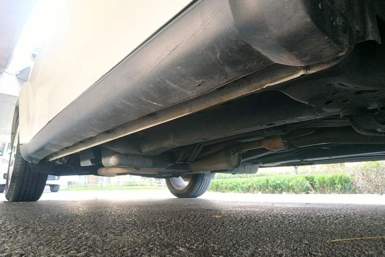 Used Dodge Journey 2013 2.4L Two-Wheel Drive Luxury Version Right Side Sill