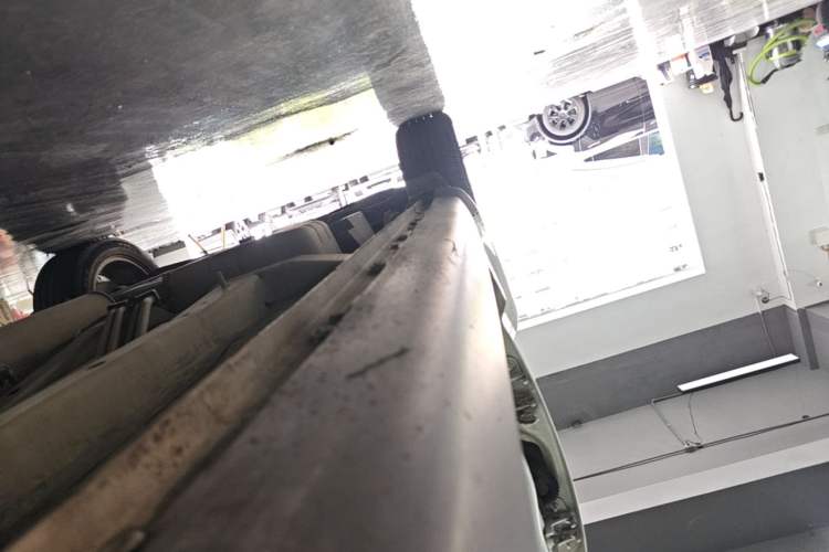 Used Dodge Journey 2013 2.4L Two-Wheel Drive Luxury Version Right Side Sill