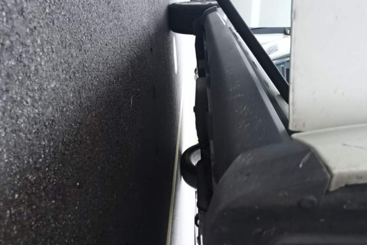Used Dodge Journey 2013 2.4L Two-Wheel Drive Luxury Version Right Side Sill