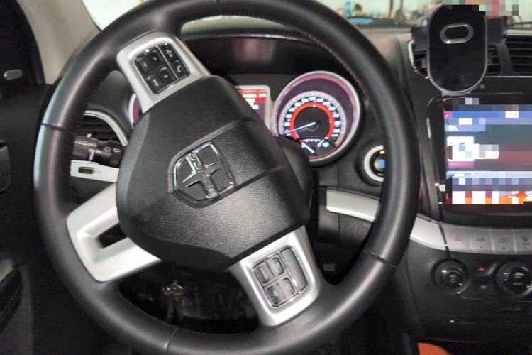 Used Dodge Journey 2013 2.4L Two-Wheel Drive Luxury Version Steering Wheel