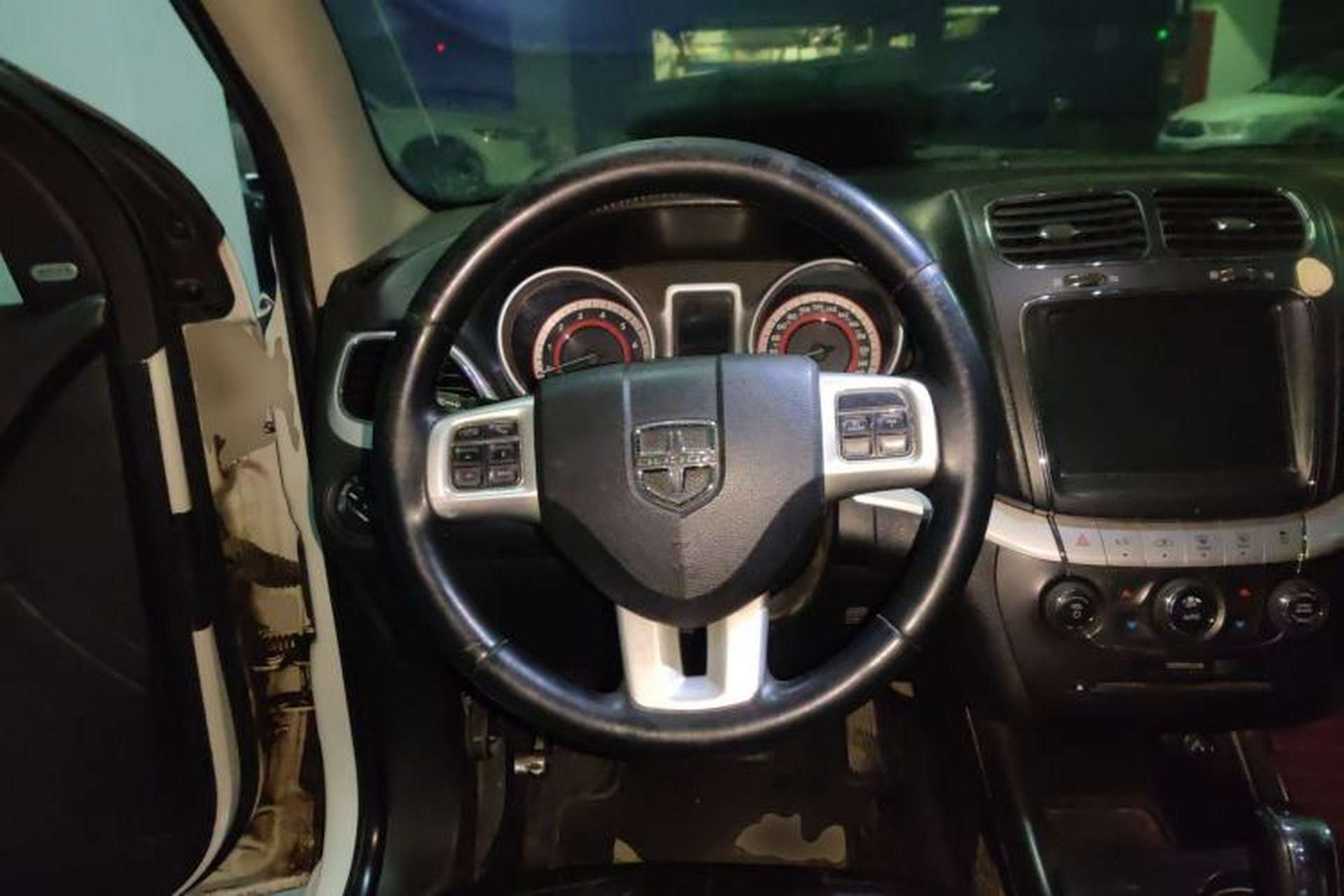 Used Dodge Journey 2013 2.4L Two-Wheel Drive Luxury Version Steering Wheel