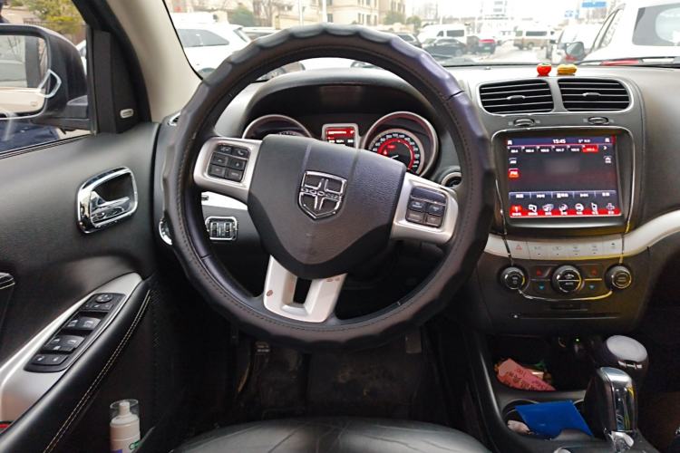 Used Dodge Journey 2013 2.4L Two-Wheel Drive Luxury Version Steering Wheel
