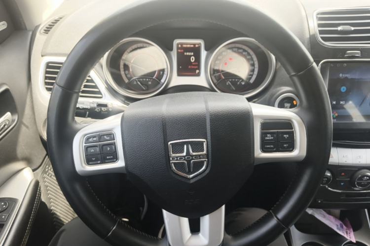 Used Dodge Journey 2013 2.4L Two-Wheel Drive Luxury Version Steering Wheel
