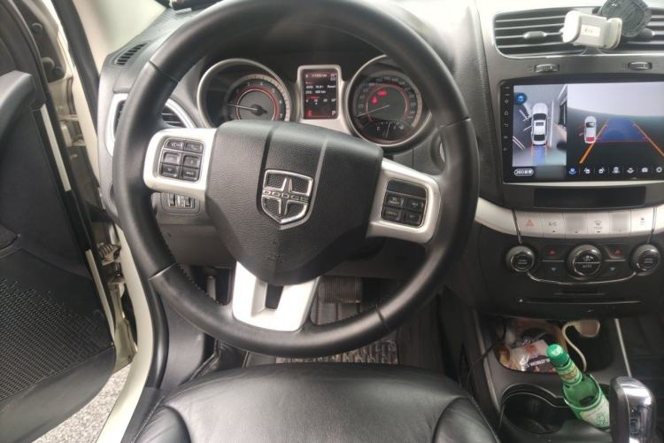 Used Dodge Journey 2013 2.4L Two-Wheel Drive Luxury Version Steering Wheel