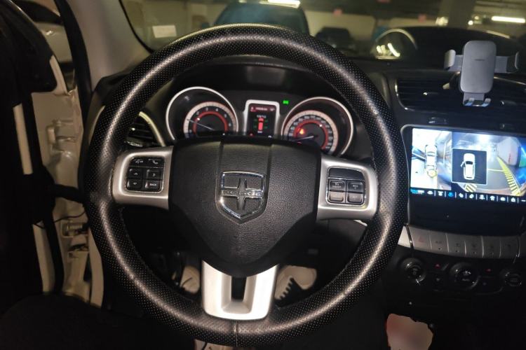 Used Dodge Journey 2013 2.4L Two-Wheel Drive Luxury Version Steering Wheel