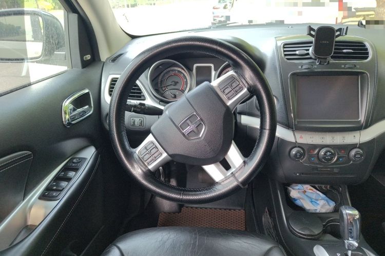 Used Dodge Journey 2013 3.6L Four-Wheel Drive Flagship Edition Steering Wheel