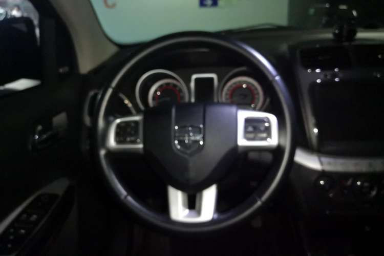 Used Dodge Journey 2013 2.4L Two-Wheel Drive Luxury Version Steering Wheel
