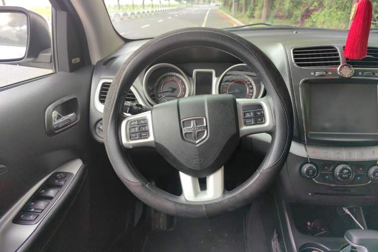 Used Dodge Journey 2013 3.6L Four-Wheel Drive Flagship Edition Steering Wheel