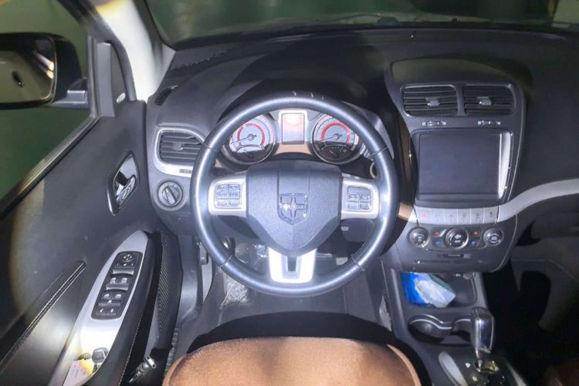 Used Dodge Journey 2013 2.4L Two-Wheel Drive Luxury Version Steering Wheel