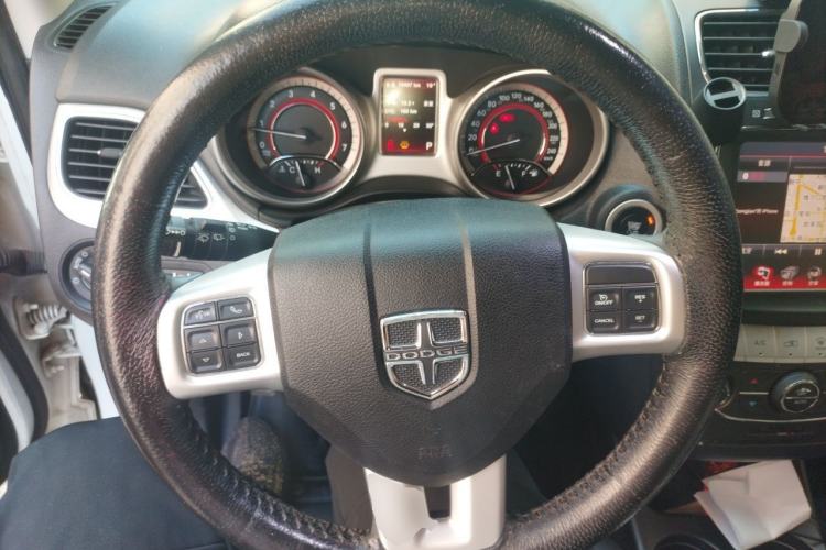 Used Dodge Journey 2013 2.4L Two-Wheel Drive Luxury Version Steering Wheel