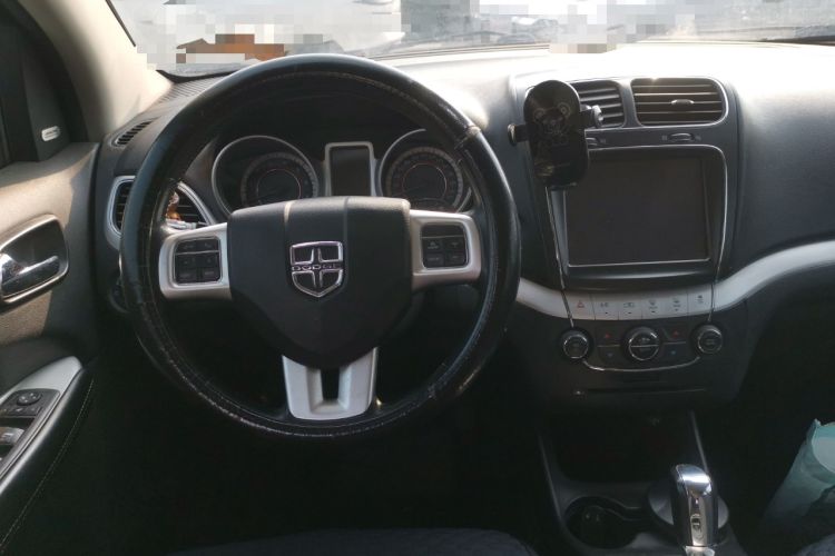 Used Dodge Journey 2013 2.4L Two-Wheel Drive Luxury Version Steering Wheel