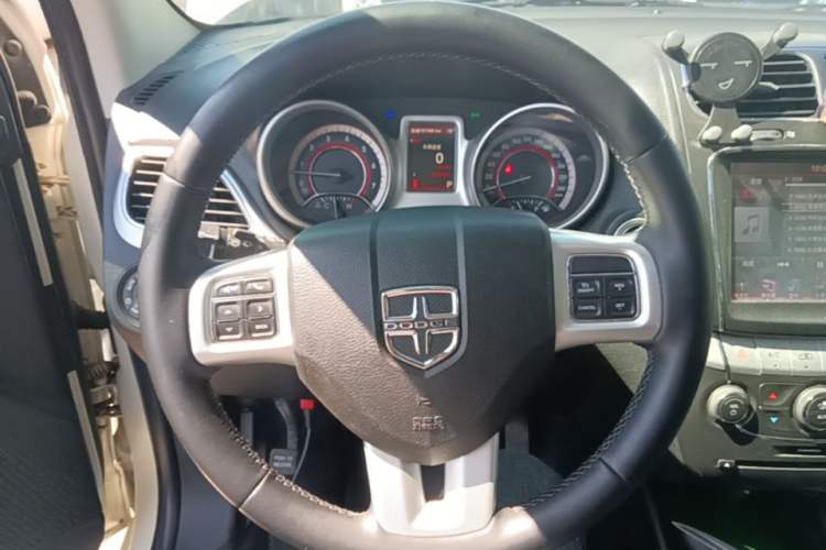Used Dodge Journey 2013 3.6L Four-Wheel Drive Flagship Edition Steering Wheel