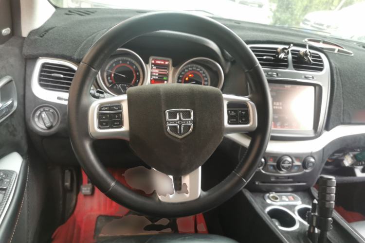Used Dodge Journey 2013 2.4L Two-Wheel Drive Luxury Version Steering Wheel