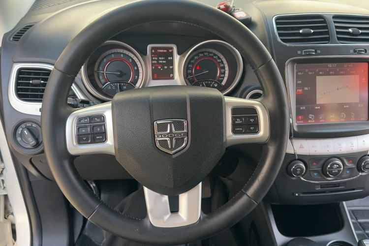 Used Dodge Journey 2013 2.4L Two-Wheel Drive Luxury Version Steering Wheel
