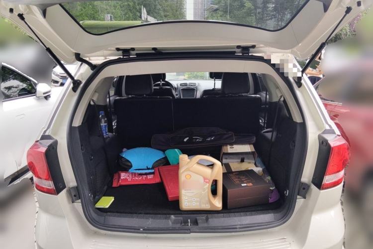 Used Dodge Journey 2013 2.4L Two-Wheel Drive Luxury Version Trunk