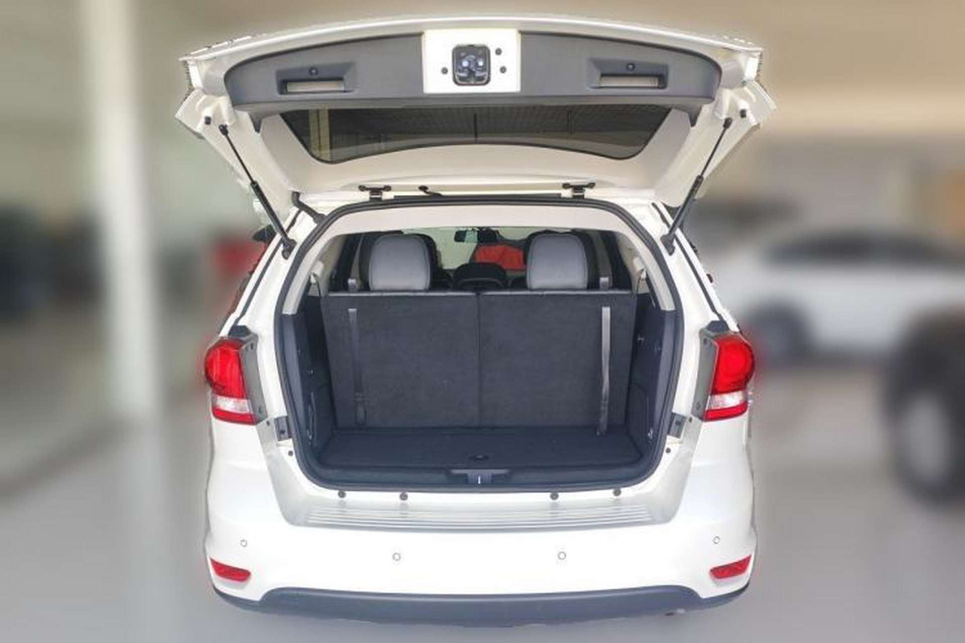Used Dodge Journey 2013 2.4L Two-Wheel Drive Luxury Version Trunk