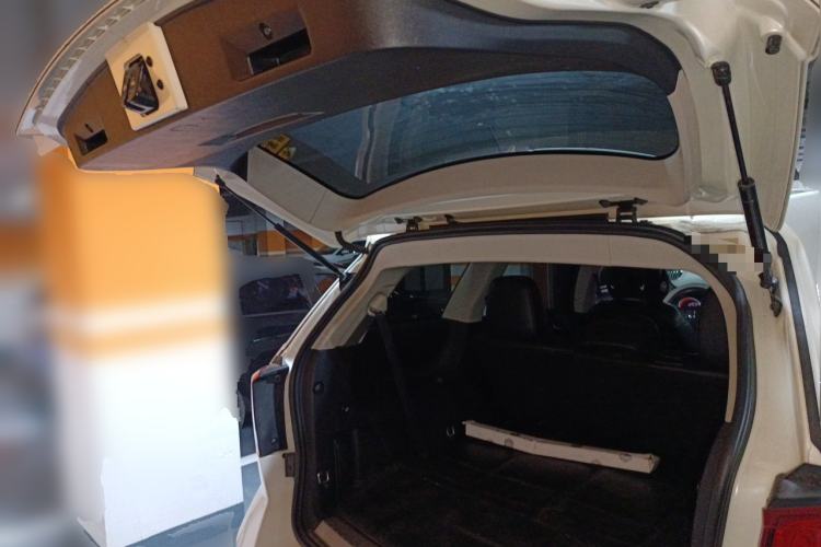 Used Dodge Journey 2013 2.4L Two-Wheel Drive Luxury Version Trunk