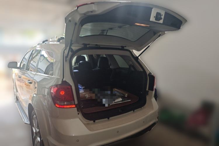 Used Dodge Journey 2013 2.4L Two-Wheel Drive Luxury Version Trunk