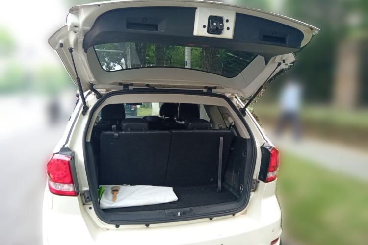 Used Dodge Journey 2013 2.4L Two-Wheel Drive Luxury Version Trunk
