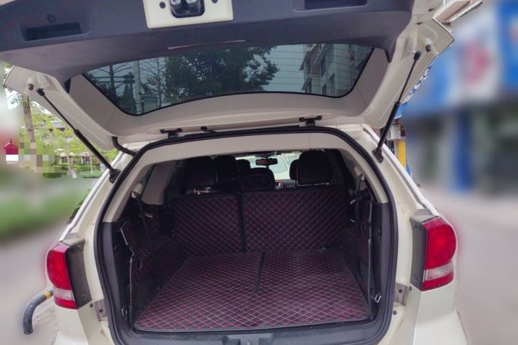 Used Dodge Journey 2013 2.4L Two-Wheel Drive Luxury Version Trunk