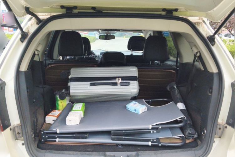 Used Dodge Journey 2013 2.4L Two-Wheel Drive Luxury Version Trunk