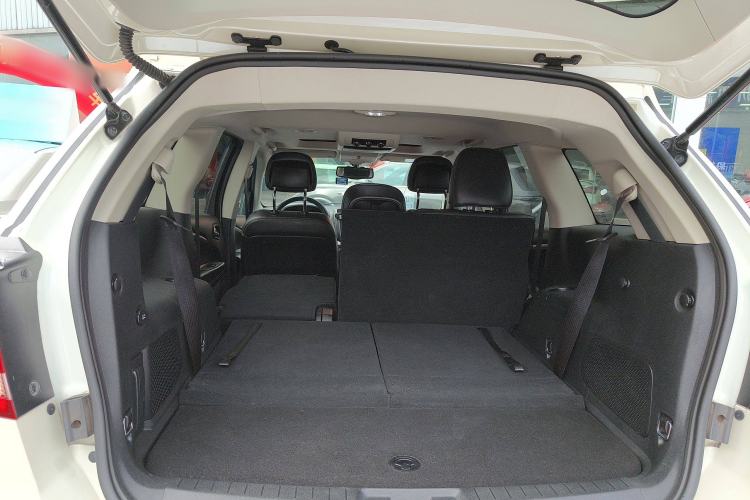 Used Dodge Journey 2013 2.4L Two-Wheel Drive Luxury Version Trunk