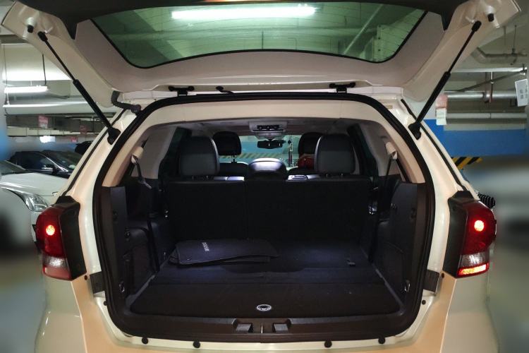 Used Dodge Journey 2013 2.4L Two-Wheel Drive Luxury Version Trunk