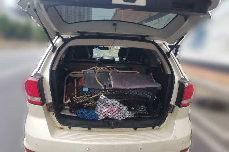 Used Dodge Journey 2013 2.4L Two-Wheel-Drive Smart Edition Trunk