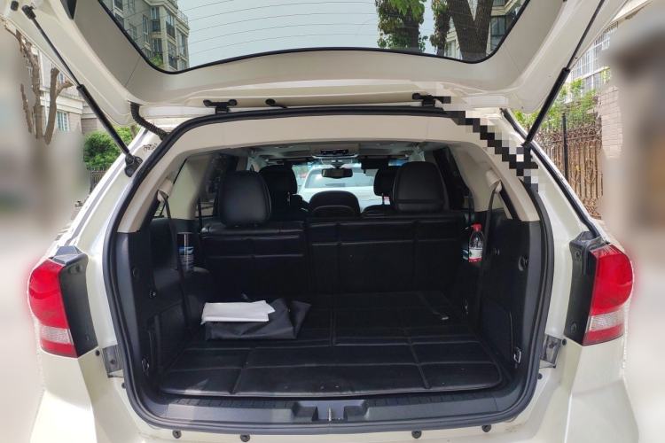 Used Dodge Journey 2013 2.4L Two-Wheel Drive Luxury Version Trunk