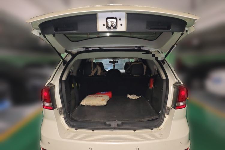 Used Dodge Journey 2013 2.4L Two-Wheel Drive Luxury Version Trunk