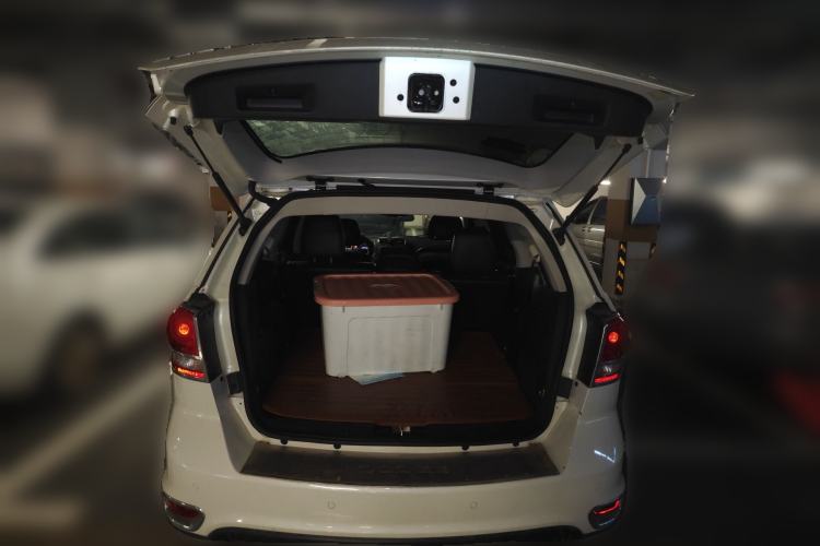 Used Dodge Journey 2013 2.4L Two-Wheel Drive Luxury Version Trunk