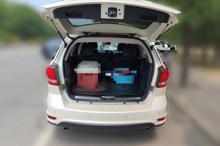 Used Dodge Journey 2013 3.6L Four-Wheel Drive Flagship Edition Trunk