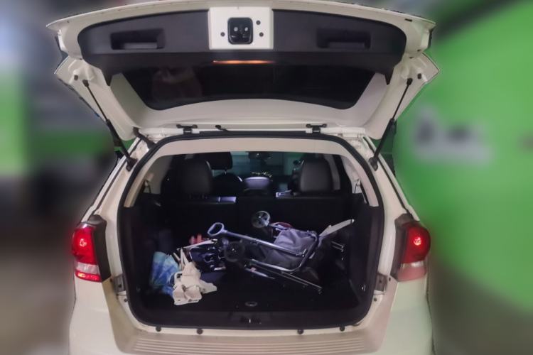 Used Dodge Journey 2013 2.4L Two-Wheel Drive Luxury Version Trunk