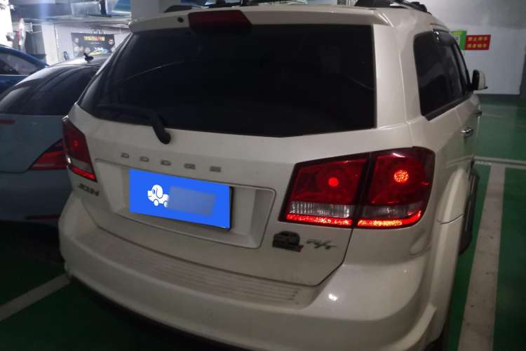 Used Dodge Journey 2013 2.4L Two-Wheel Drive Luxury Version Trunk