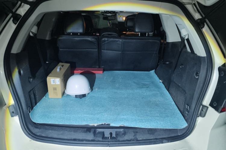 Used Dodge Journey 2013 2.4L Two-Wheel Drive Luxury Version Trunk