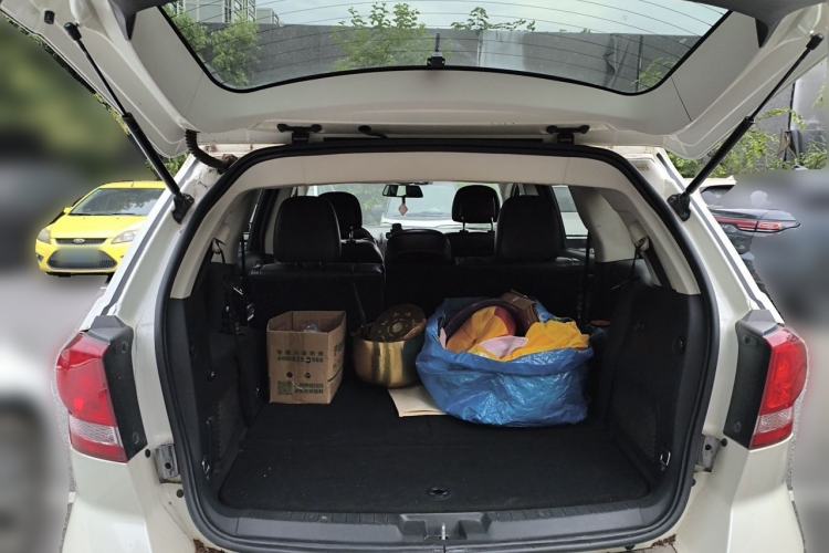 Used Dodge Journey 2013 2.4L Two-Wheel Drive Luxury Version Trunk