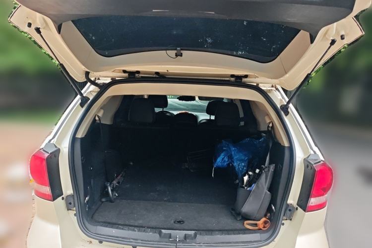 Used Dodge Journey 2013 2.4L Two-Wheel Drive Luxury Version Trunk